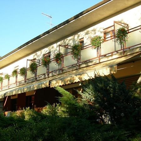 Albergo La Genzianella Miasino Bagian luar foto