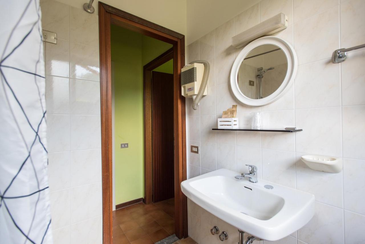 Albergo La Genzianella Miasino Bagian luar foto