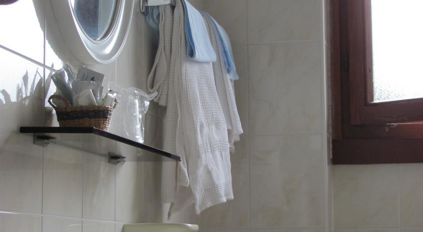 Albergo La Genzianella Miasino Ruang foto