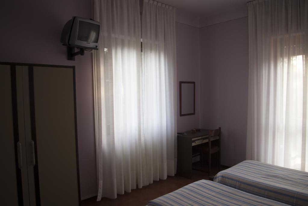 Albergo La Genzianella Miasino Ruang foto