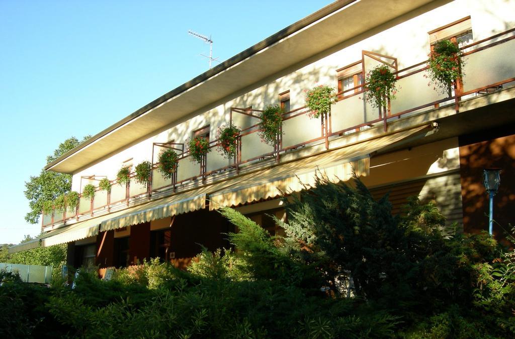 Albergo La Genzianella Miasino Bagian luar foto