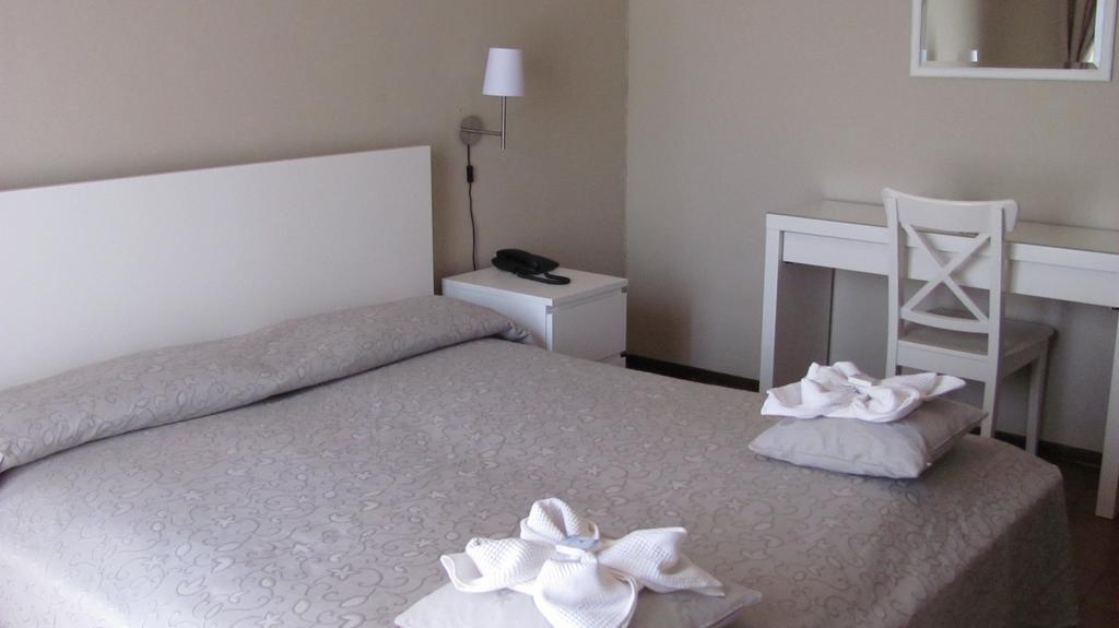 Albergo La Genzianella Miasino Ruang foto